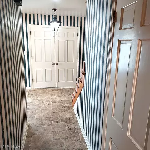 Entry Way - 655 Cliffside Dr, Akron, OH 44313 photo 5 of 5