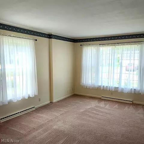 Living - 655 Cliffside Dr, Akron, OH 44313 photo 4 of 7