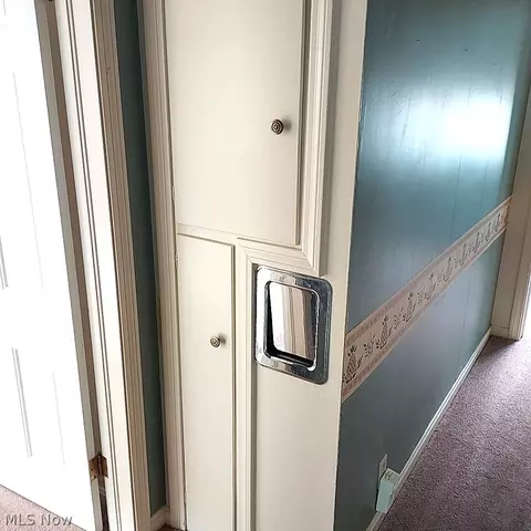 Entry Way - 655 Cliffside Dr, Akron, OH 44313 photo 3 of 5