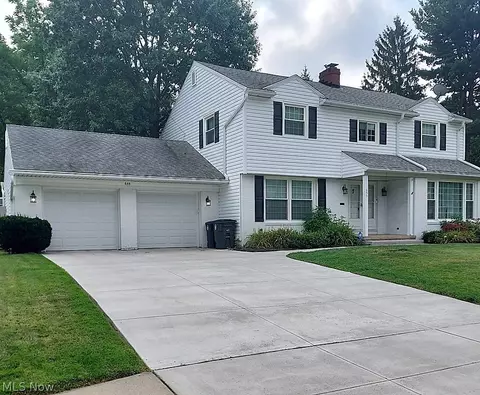 655 Cliffside Dr, Akron, OH 44313