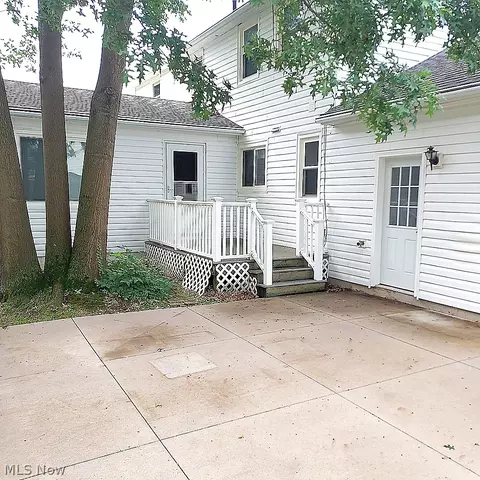 Exterior - 655 Cliffside Dr, Akron, OH 44313 photo 4 of 10