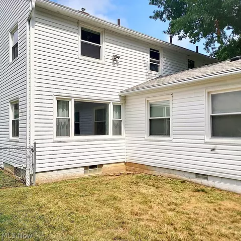 Exterior - 655 Cliffside Dr, Akron, OH 44313 photo 5 of 10