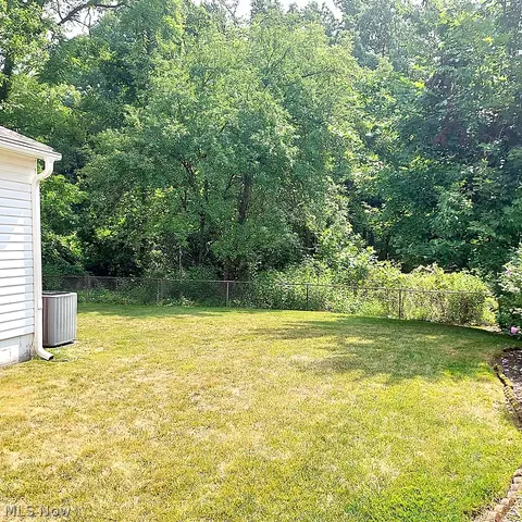 Exterior - 655 Cliffside Dr, Akron, OH 44313 photo 8 of 10
