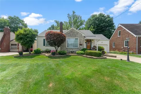 31 Island Dr, Poland, OH 44514