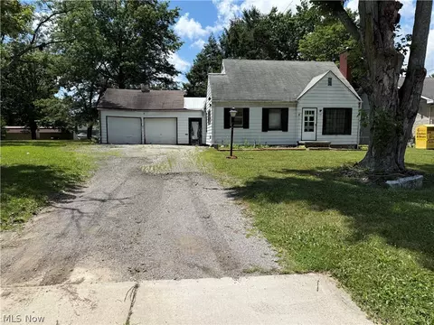 132 N Canfield Niles Rd, Youngstown, OH 44515
