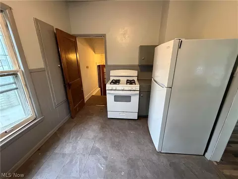 Entry Way - 2048 Grafton Rd, Elyria, OH 44035 photo 1 of 2