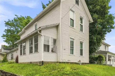 477 Allyn St, Akron, OH 44304