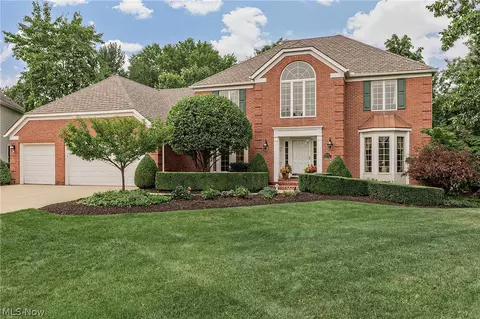 19165 Ridgeline Ct, Strongsville, OH 44136