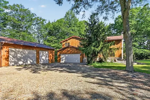 17506 Leggett Rd, Montville, OH 44064