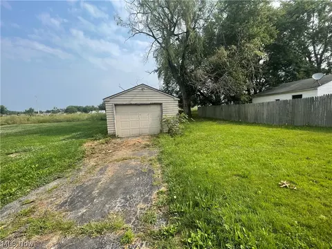 Exterior - 72 Meadowbrook Ave, Boardman, OH 44512 photo 2 of 3