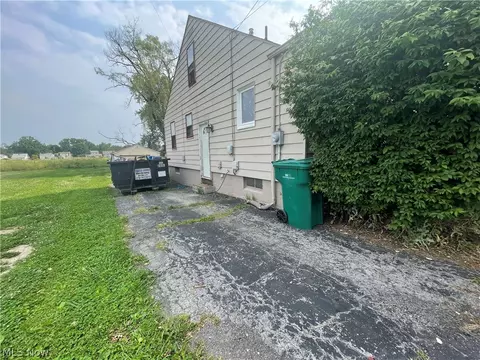 Exterior - 72 Meadowbrook Ave, Boardman, OH 44512 photo 1 of 3