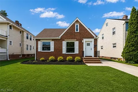 14707 Delaware Ave, Lakewood, OH 44107