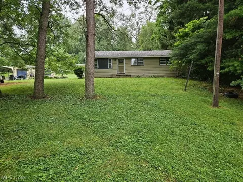2439 Broadway Ave NE, East Canton, OH 44730