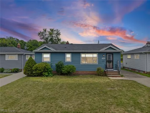 260 Deborah Ln, Bedford, OH 44146