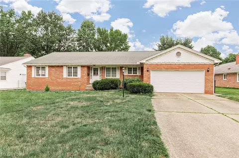 1987 Burlington Rd, Akron, OH 44313