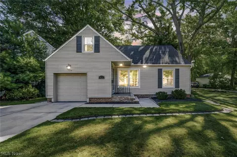 913 Glenside Rd, South Euclid, OH 44121