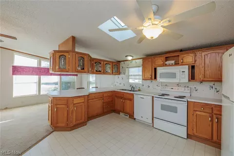 Kitchen - 77 Periwinkle Dr, Olmsted Twp, OH 44138 photo 1 of 3