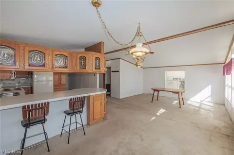 Living - 77 Periwinkle Dr, Olmsted Twp, OH 44138 photo 5 of 5