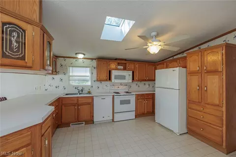 Kitchen - 77 Periwinkle Dr, Olmsted Twp, OH 44138 photo 2 of 3