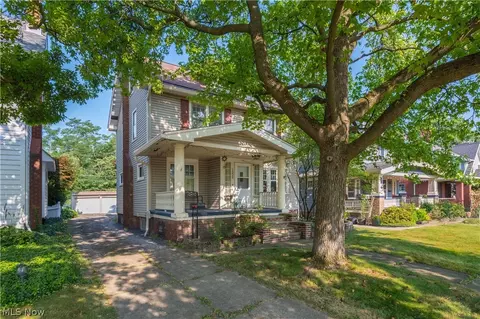 1224 Chase Ave, Lakewood, OH 44107