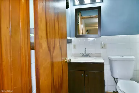 Bath - 1605 Difford Dr, Niles, OH 44446 photo 1 of 7
