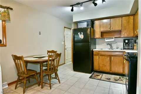 Kitchen - 1605 Difford Dr, Niles, OH 44446 photo 1 of 2