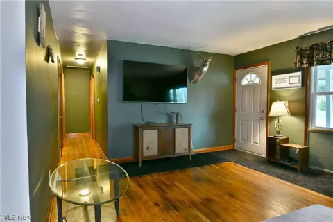 Entry Way - 1605 Difford Dr, Niles, OH 44446 photo 1 of 1