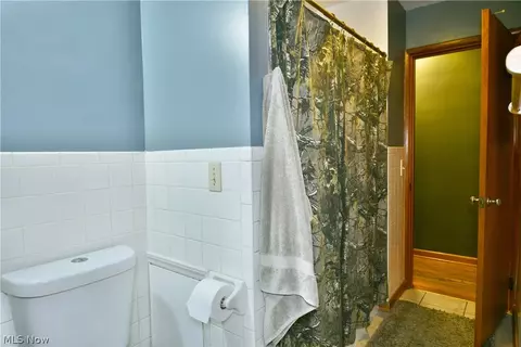 Bath - 1605 Difford Dr, Niles, OH 44446 photo 3 of 7