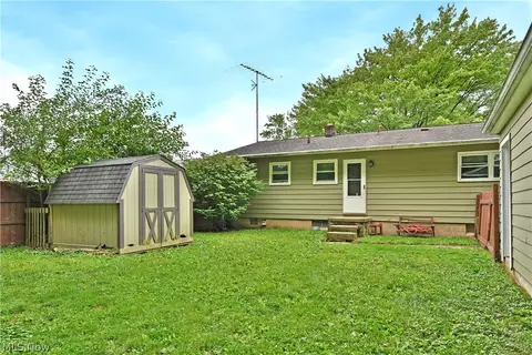 Exterior - 1605 Difford Dr, Niles, OH 44446 photo 4 of 5