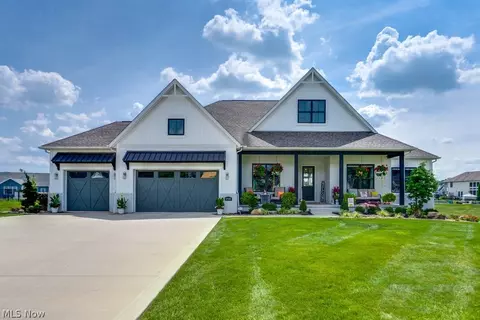 5740 Shadow Ridge Cir NW, North Canton, OH 44720