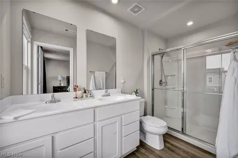 Bath - 4660 Erhart Dr, Lorain, OH 44053 photo 1 of 1