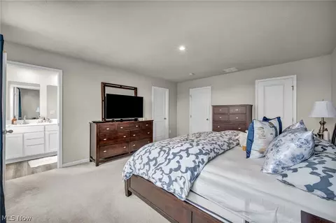 Bedroom - 4660 Erhart Dr, Lorain, OH 44053 photo 3 of 14
