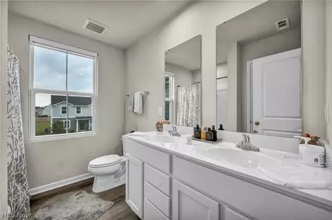 Entry Way - 4660 Erhart Dr, Lorain, OH 44053 photo 3 of 4