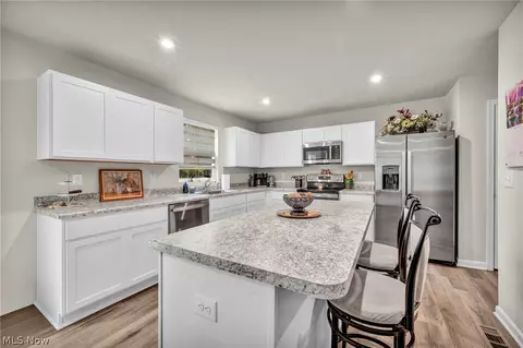 Kitchen - 4660 Erhart Dr, Lorain, OH 44053 photo 1 of 1