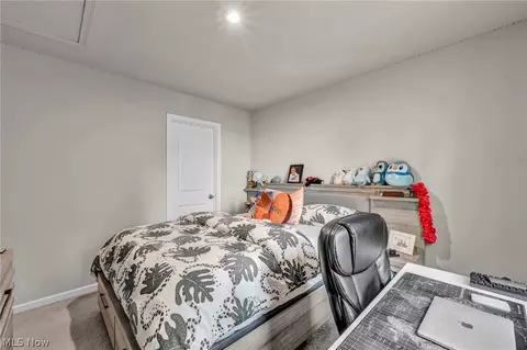 Bedroom - 4660 Erhart Dr, Lorain, OH 44053 photo 9 of 14