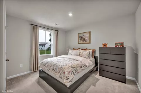 Bedroom - 4660 Erhart Dr, Lorain, OH 44053 photo 10 of 14