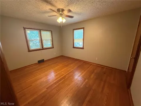 Bedroom - 5889 Kellar Rd, New Franklin, OH 44319 photo 2 of 3