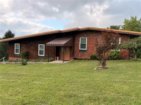 47690 Watson Rd, Saint Clairsville, OH 43950
