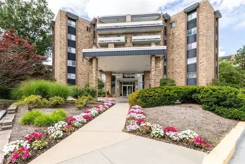 2112 Acacia Park Dr #224, Lyndhurst, OH 44124