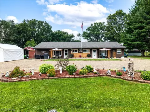 8585-8587 Manchester Ave NW, Canal Fulton, OH 44614