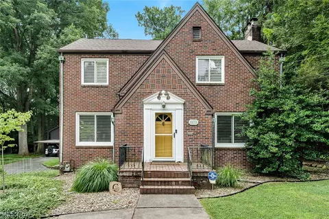 1173 Cherokee Dr, Youngstown, OH 44511
