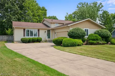20548 Holly Cir, Strongsville, OH 44149