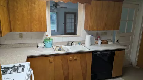 Kitchen - 2921 Center Rd, Saybrook, OH 44004 photo 2 of 2