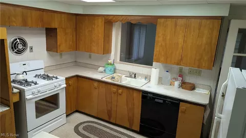 Kitchen - 2921 Center Rd, Saybrook, OH 44004 photo 1 of 2