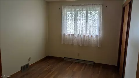 Bedroom - 2921 Center Rd, Saybrook, OH 44004 photo 2 of 4