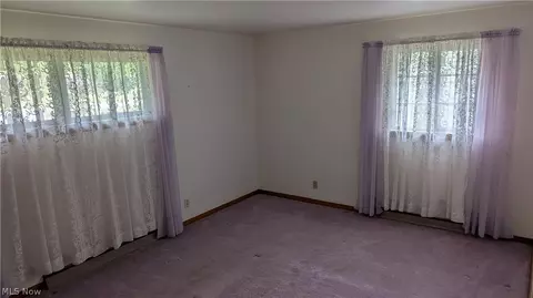 Bedroom - 2921 Center Rd, Saybrook, OH 44004 photo 3 of 4