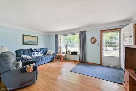 Living - 6244 Eavenson Rd, Brook Park, OH 44142 photo 3 of 4