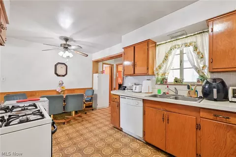 Kitchen - 6244 Eavenson Rd, Brook Park, OH 44142 photo 3 of 4