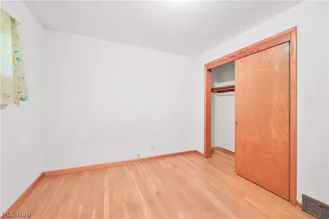 Bedroom - 6244 Eavenson Rd, Brook Park, OH 44142 photo 2 of 7
