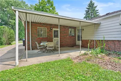 Exterior - 6244 Eavenson Rd, Brook Park, OH 44142 photo 2 of 4